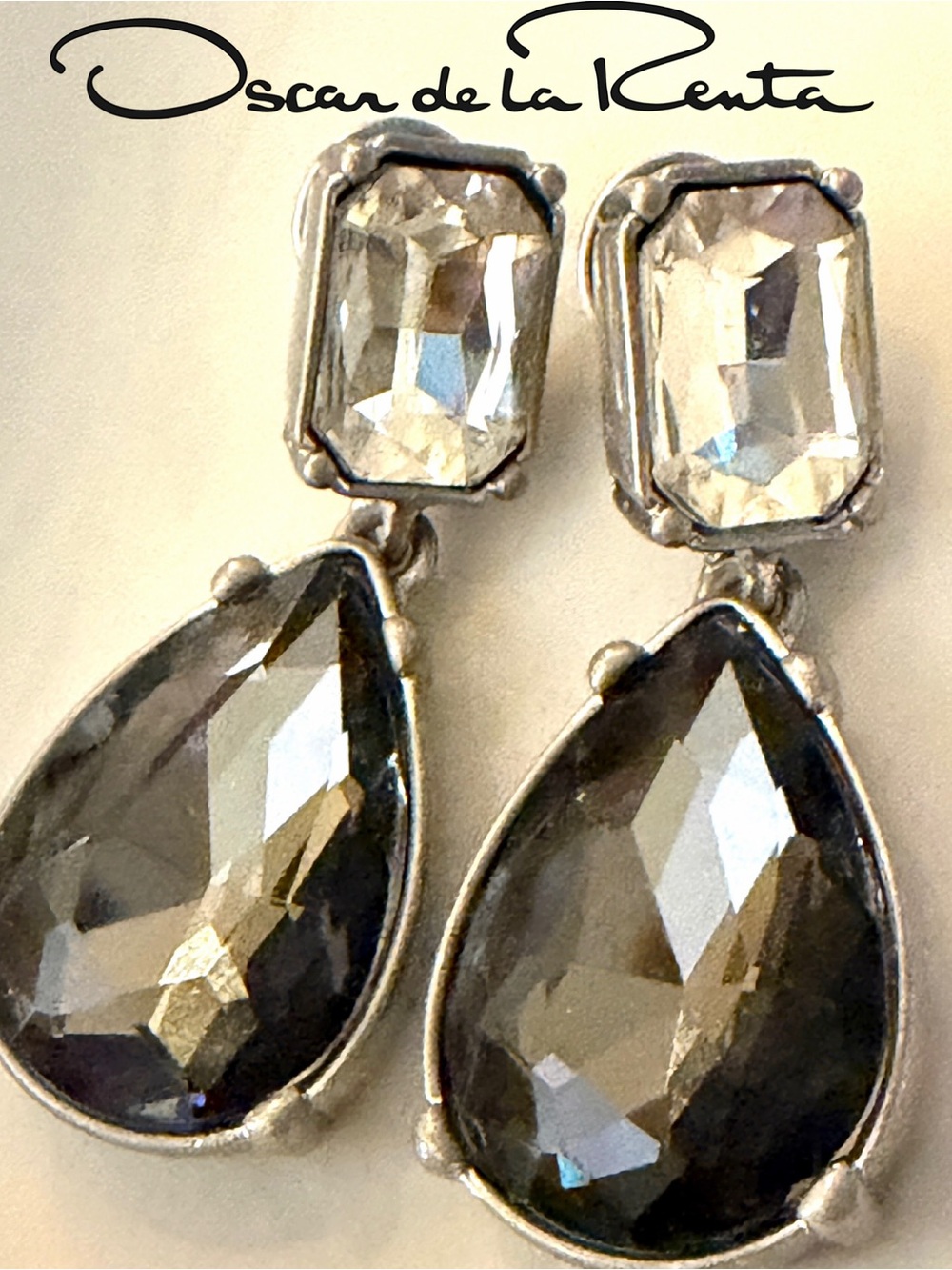 Oscar de la Renta Smoky Crystal & Silver Tone Dangle Drop Teardrop Earrings✨POST